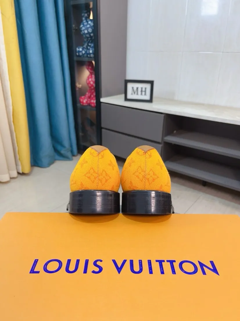 Ex-factory price 720🌹🌹High version [LV] Louis Vuitton's popular casual leather shoes🎖Fashionable and elegant🎖🎖Material: Original imported open-edge beaded cowhide, washed cowhide leather lining, original open-molded rubber outsole, high-end and classy, ​​elegant quality, instantly transforming into a handsome man ❤❤Standard\nNumber: 38-44